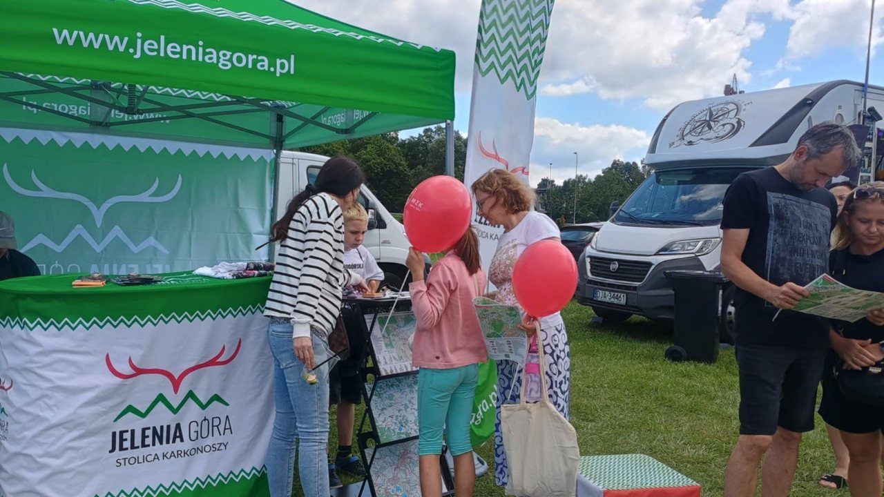 Piknik spółek miejskich na Błoniach