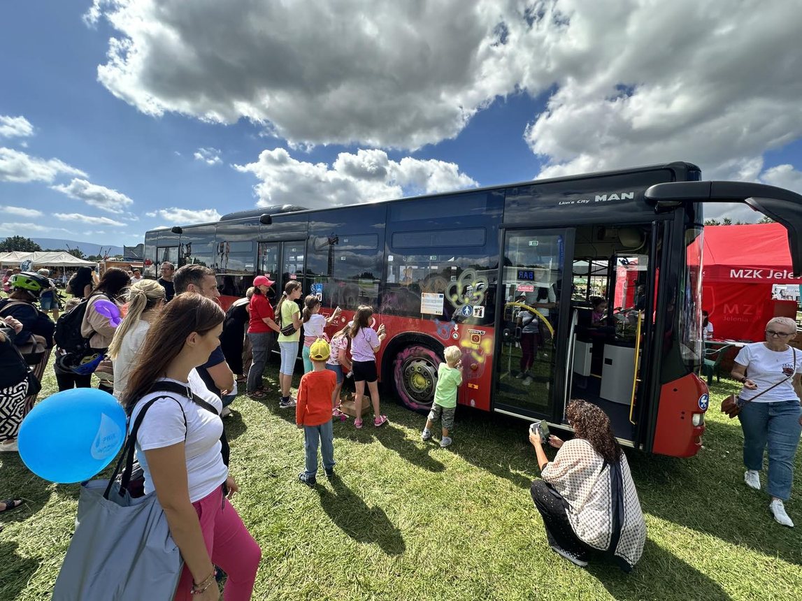 Piknik spółek miejskich na Błoniach
