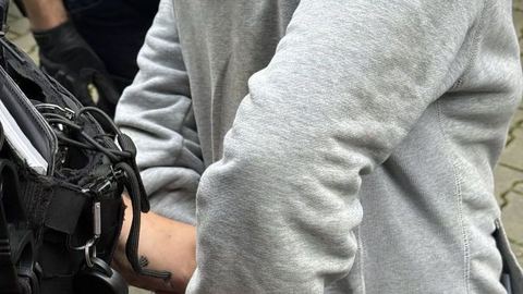 Policjanci zatrzymali 40–latka podejrzanego o groźby karalne i nękanie