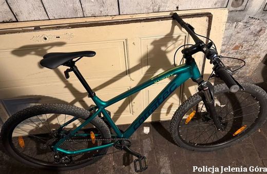 Policjanci odzyskali skradziony rower i zatrzymali mężczyznę podejrzanego o jego kradzież