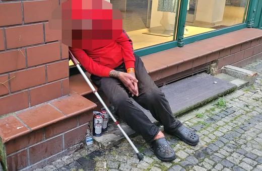 Bezdomny przeszkadza na Konopnickiej