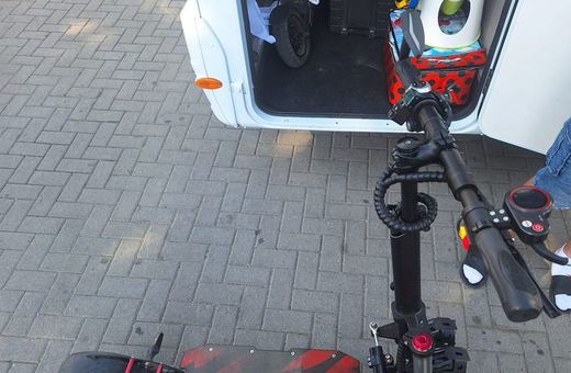 Policjanci odzyskali skradzioną w Międzyzdrojach hulajnogę elektryczną i zatrzymali mężczyznę podejrzanego o jej kradzież
