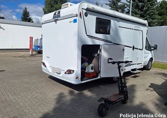 Policjanci odzyskali skradzioną w Międzyzdrojach hulajnogę elektryczną i zatrzymali mężczyznę podejrzanego o jej kradzież