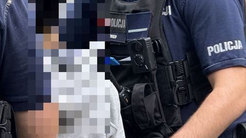 Policjanci z Karpacza zatrzymali 44–latka podejrzanego o uszkodzenie mienia oraz nielegalne posiadanie broni i amunicji