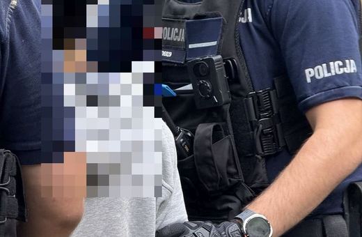 Policjanci z Karpacza zatrzymali 44–latka podejrzanego o uszkodzenie mienia oraz nielegalne posiadanie broni i amunicji