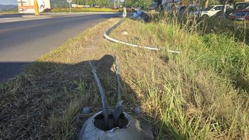 75–latek skosił latarnię i wjechał do rowu