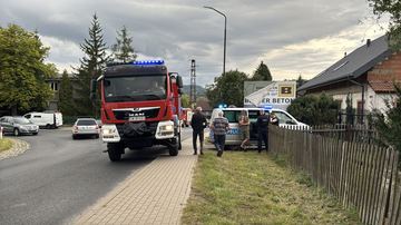 BMW w płocie i na podwórku