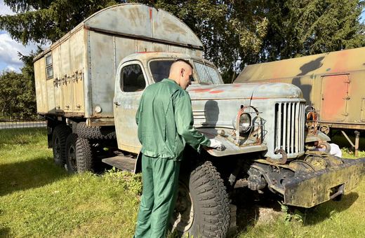 Drugie życie dla militariów dzięki więźniom z aresztu