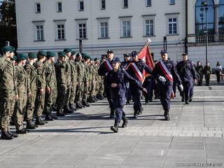 Uczniowie w mundurach