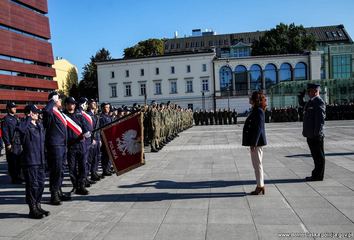 Uczniowie w mundurach