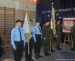 Uczniowie w mundurach