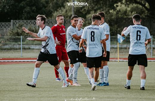 Gryf bezradny, Victoria z kolejną wiktorią