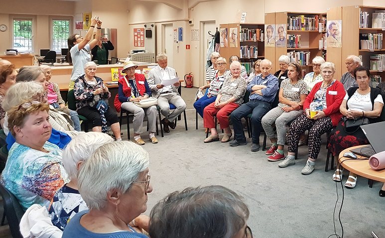 Kochanowski łączy pokolenia, czyli Narodowe Czytanie w Bibliotece Pedagogicznej