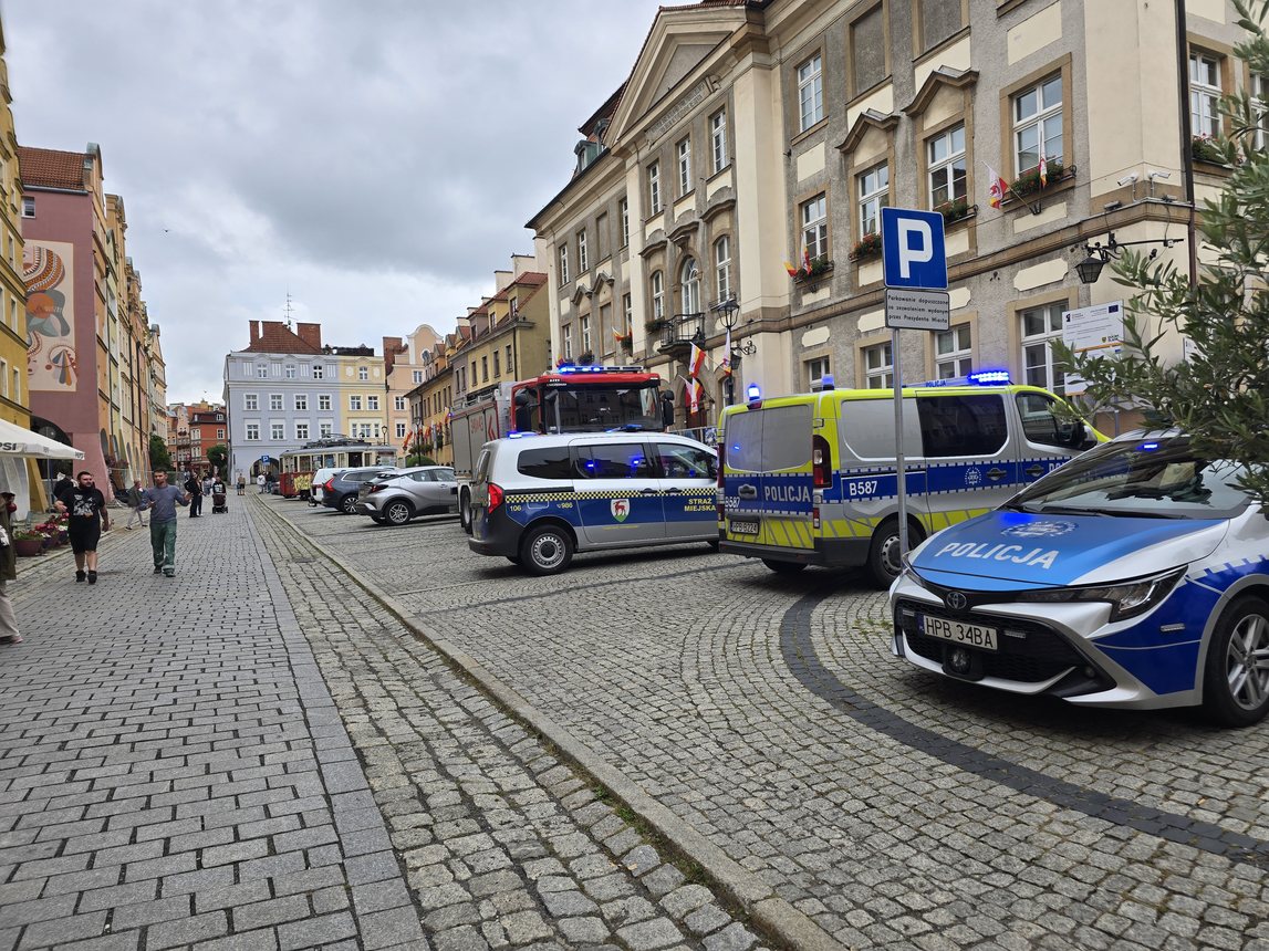 Ewakuacja w centrum Jeleniej Góry