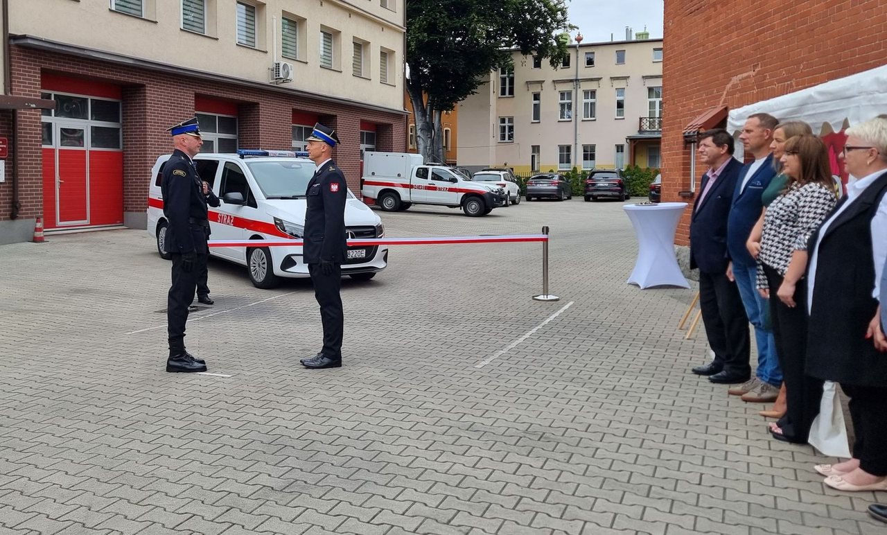 Samorządy dorzuciły się do busa dla strażaków