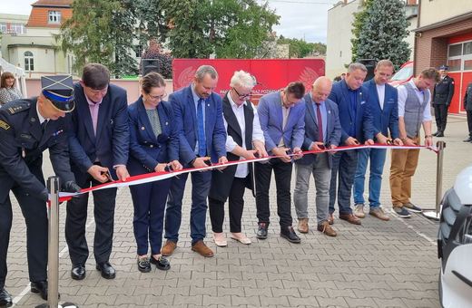 Samorządy dorzuciły się do busa dla strażaków