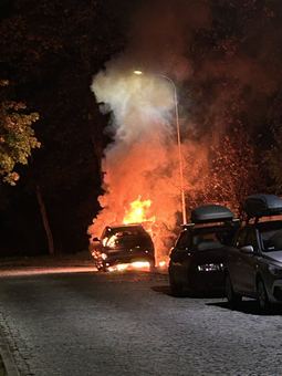 Auto w płomieniach