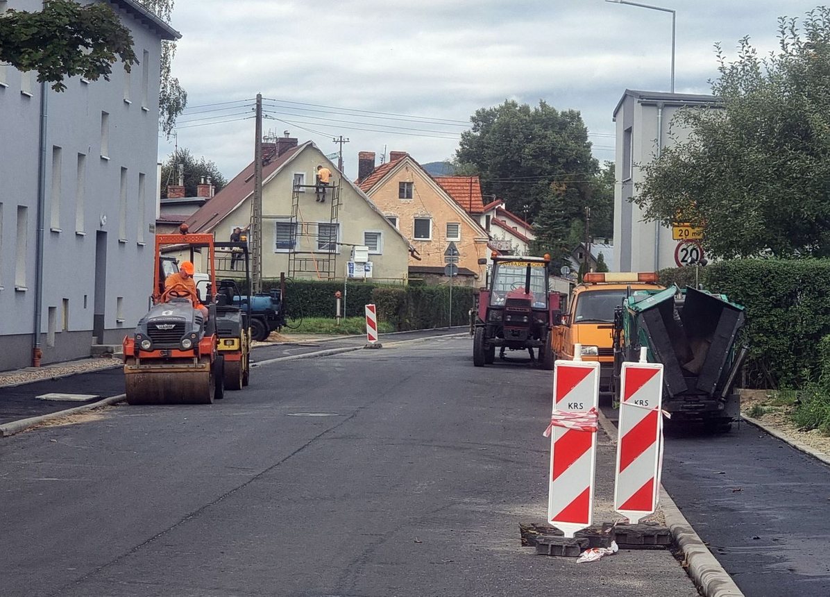 Nowe chodniki w budowie