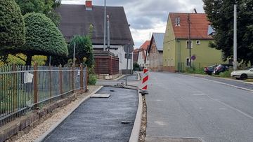 Nowe chodniki w budowie