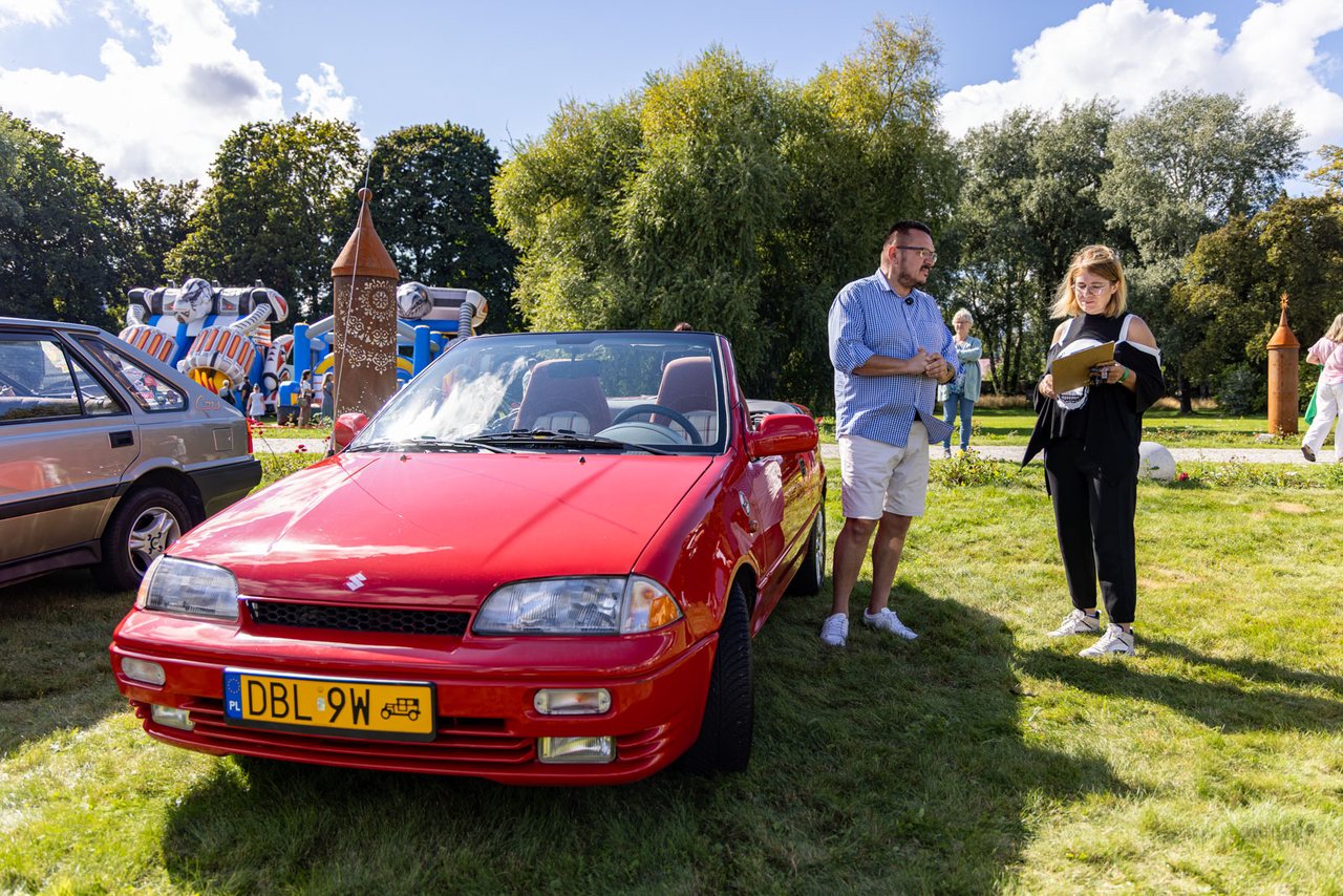 Piknik samochodowy w Pałacu Pakoszów