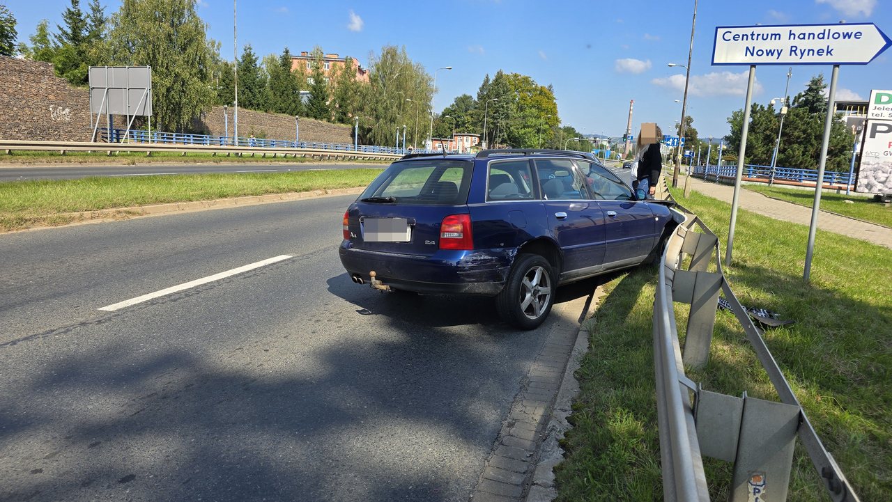 Kolizja dwóch aut na Alei Jana Pawła II