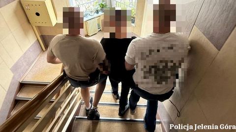 Policjanci zatrzymali mężczyznę podejrzanego o ograbianie grobów – czyn zasługujący na szczególne potępienie
