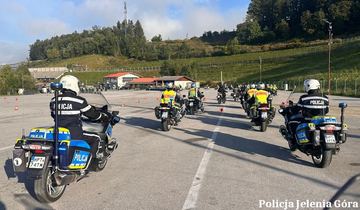 Policjanci jeleniogórskiej drogówki doskonalili swoje umiejętności w międzynarodowym szkoleniu motocyklowym w Austrii