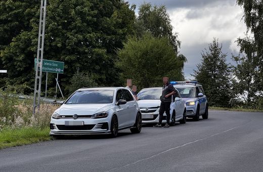 Kolizja opla z volkswagenem na DK30