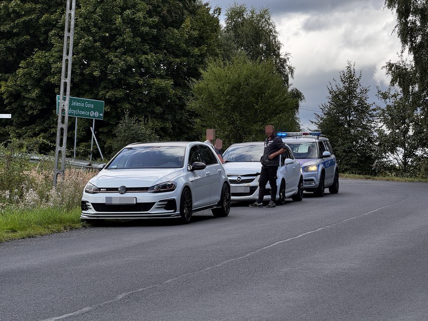 Kolizja opla z volkswagenem na DK30
