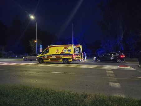 Potrącenie 77–latki na przejściu dla pieszych