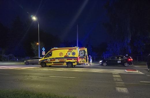 Potrącenie 77–latki na przejściu dla pieszych