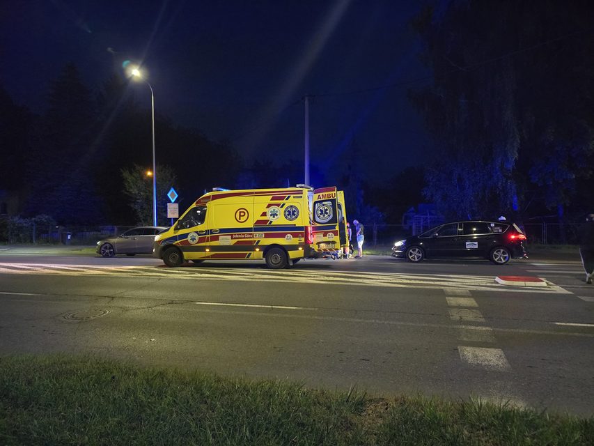 Potrącenie 77–latki na przejściu dla pieszych