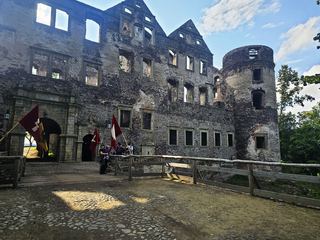 Dostałem toporem w kark i mam 7 kręgów z tytanu
