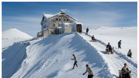 Otuleni śniegiem w Karkonoszach