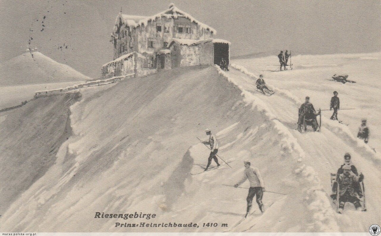 Otuleni śniegiem w Karkonoszach
