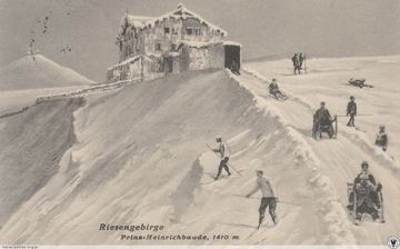 Otuleni śniegiem w Karkonoszach