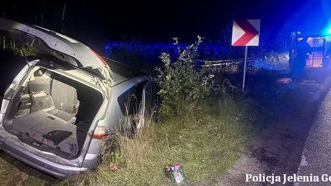 Policjanci z Karpacza zatrzymali pijanego kierowcę, który wpadł do rowu. Teraz za swoje czyny odpowie przed sądem