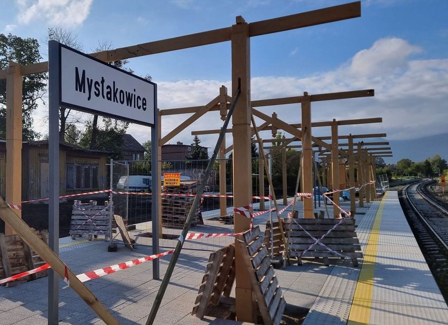 Wiaty na stacji będą jak przed laty