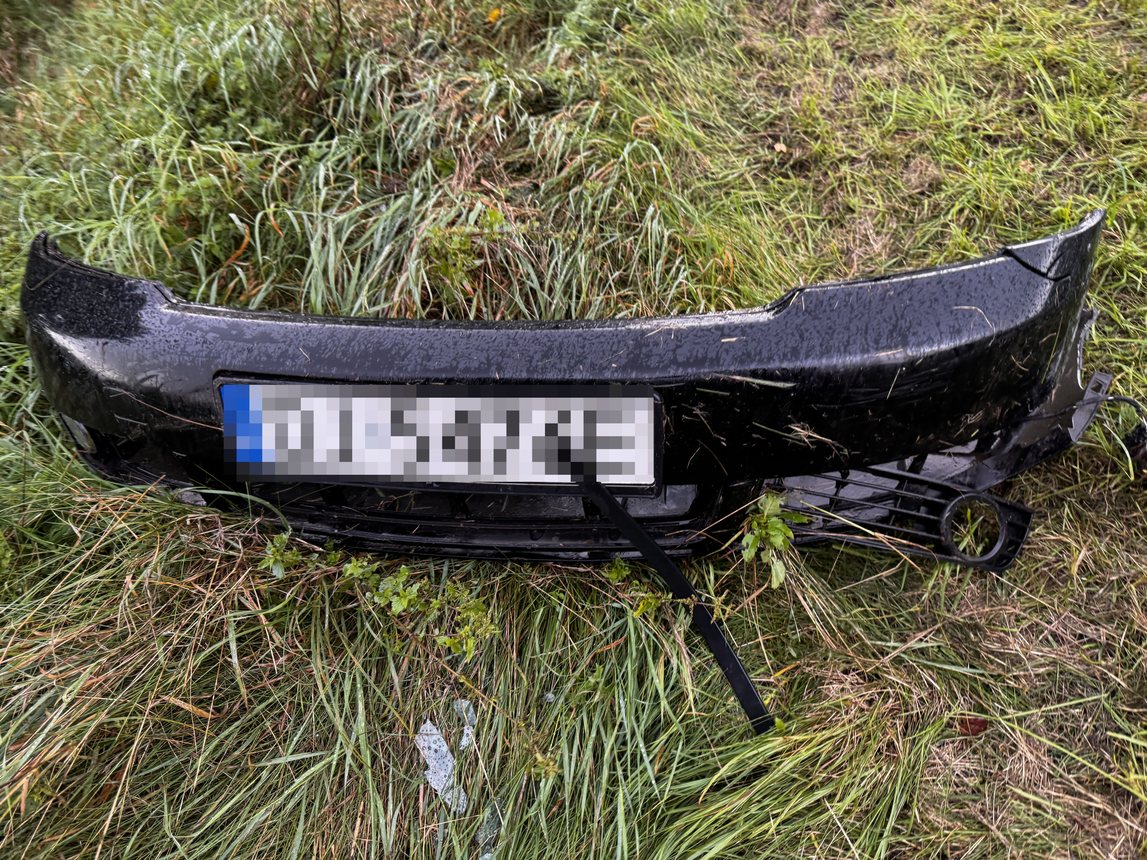 Audi wypadło z drogi na ul. Wincentego Pola