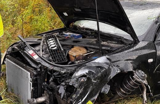 Audi wypadło z drogi na ul. Wincentego Pola