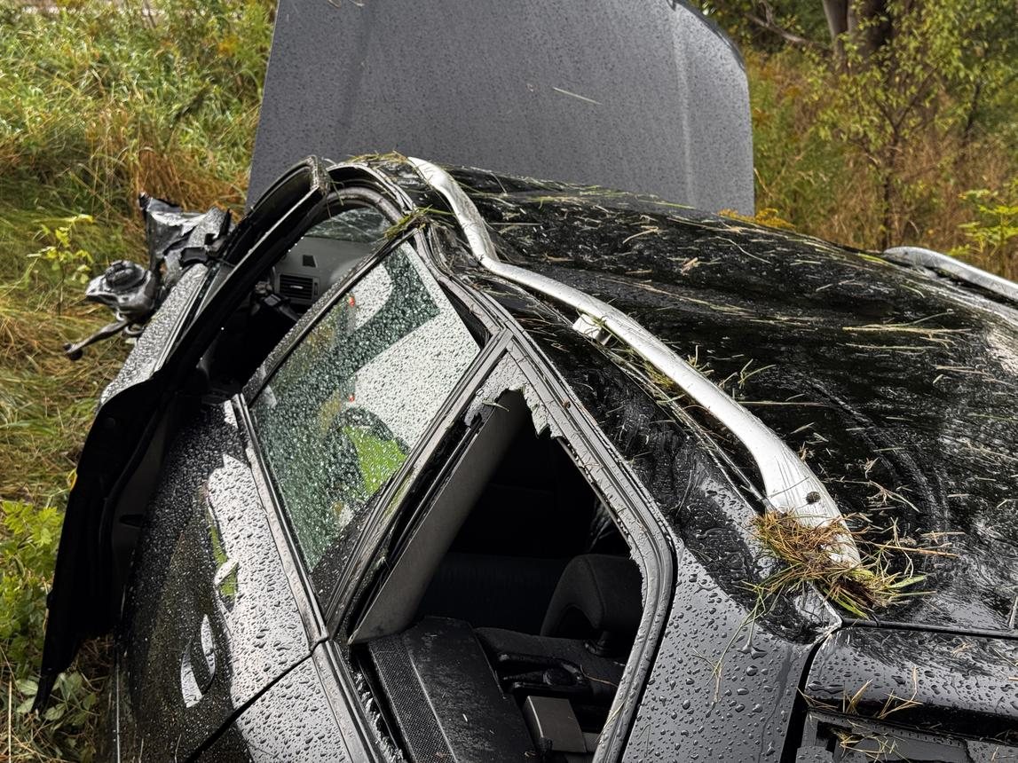 Audi wypadło z drogi na ul. Wincentego Pola