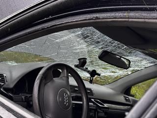 Audi wypadło z drogi na ul. Wincentego Pola