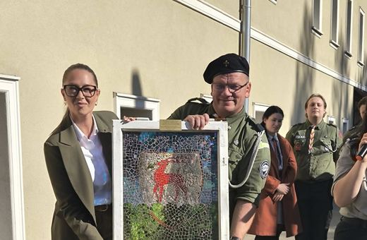 Nowy jelonek stanął przy Domu Harcerza