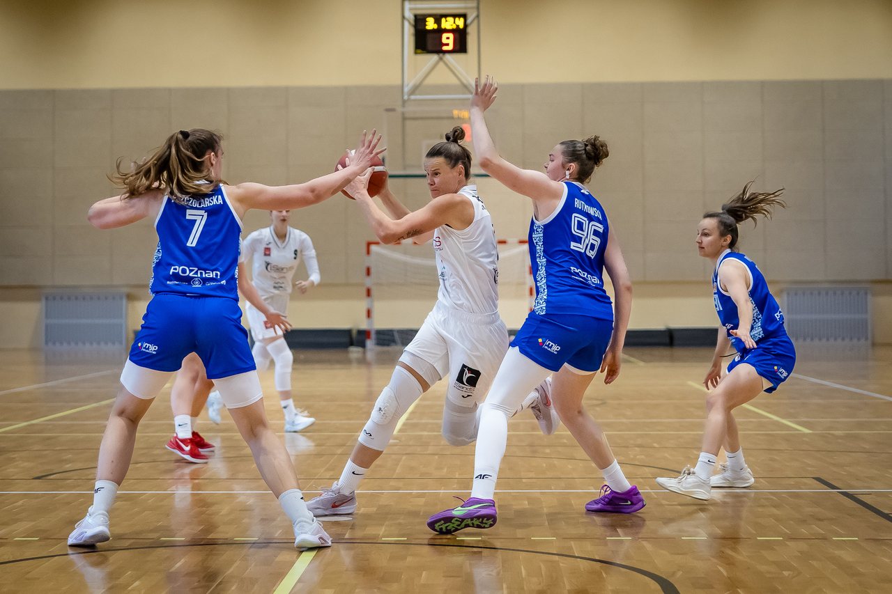 Zapachniało zawodowym basketem w Jeleniej Górze