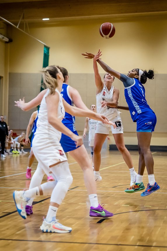 Zapachniało zawodowym basketem w Jeleniej Górze