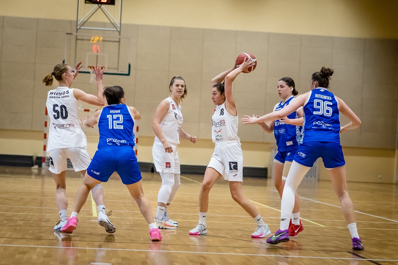 Zapachniało zawodowym basketem w Jeleniej Górze