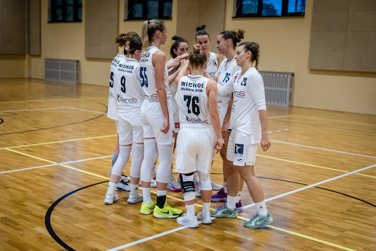 Zapachniało zawodowym basketem w Jeleniej Górze