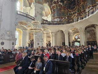 Pielgrzymi nadziei w Krzeszowie – nowi akolici i ceremoniarze w Diecezji Legnickiej