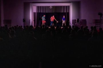 „Wszystko o mężczyznach” – najtańszy striptease w Jeleniej Górze i majstersztyk na scenie