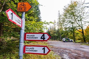 Zjazd z Przełęczy Karkonoskiej do Podgórzyna
